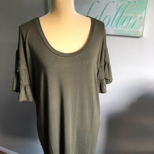 Chaser crew neck hi-lo shirttail dress olive sz M